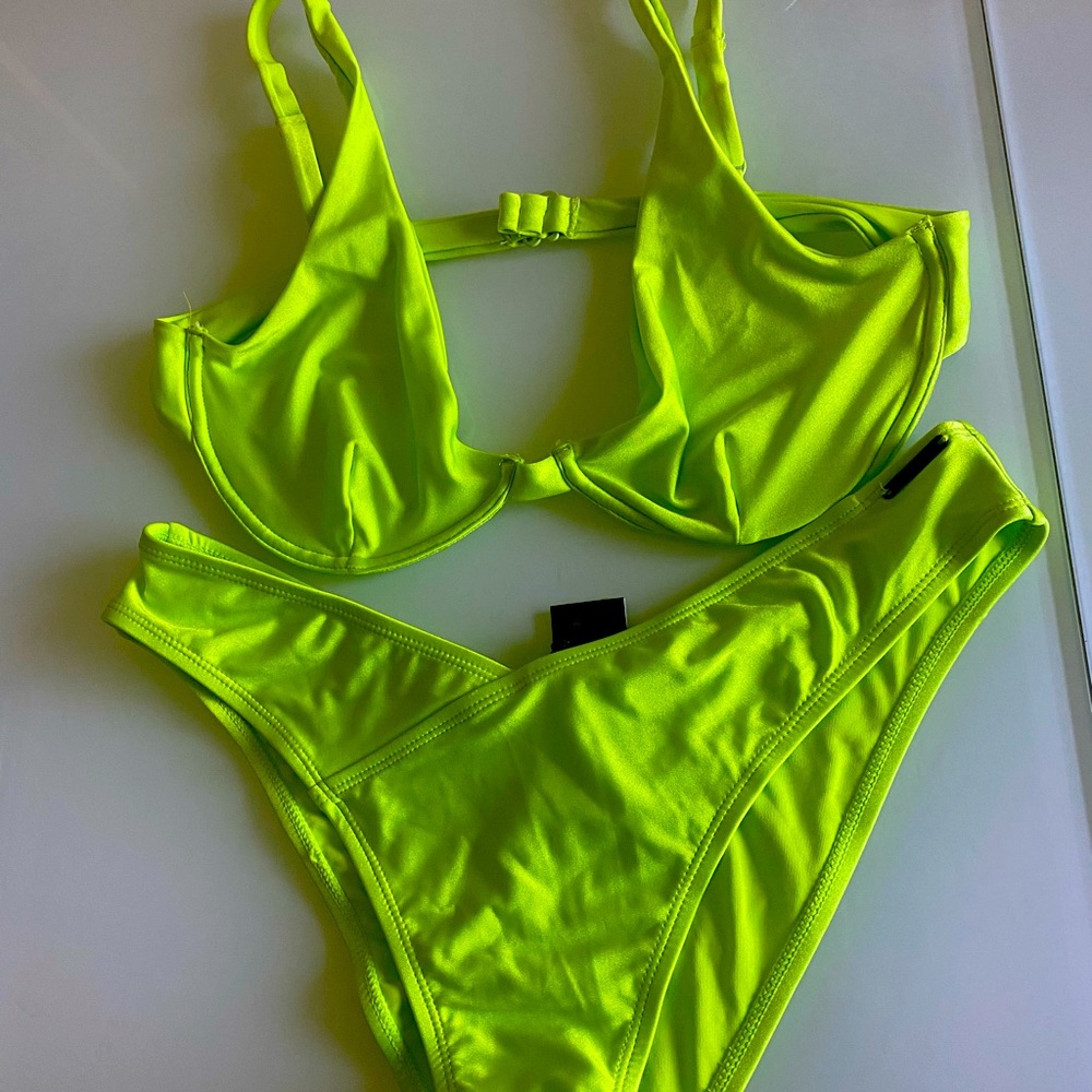Brand new w/tags Kendall+Kylie 2 piece swim suit